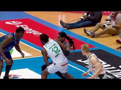 Cyril Langevine blokuje z pomocy! #EnergaBasketLiga #PLKPL