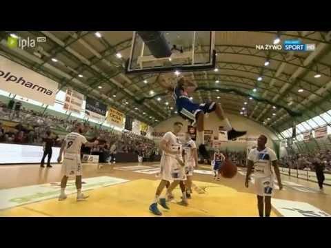 Toney McCray dobija z góry!