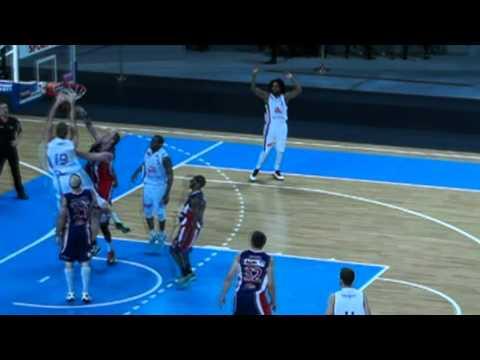 Pick'n'Roll Releford & Nikolic zakończony wsadem