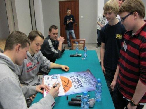 Koszykarze PBG Basket w Gimnazjum nr 11