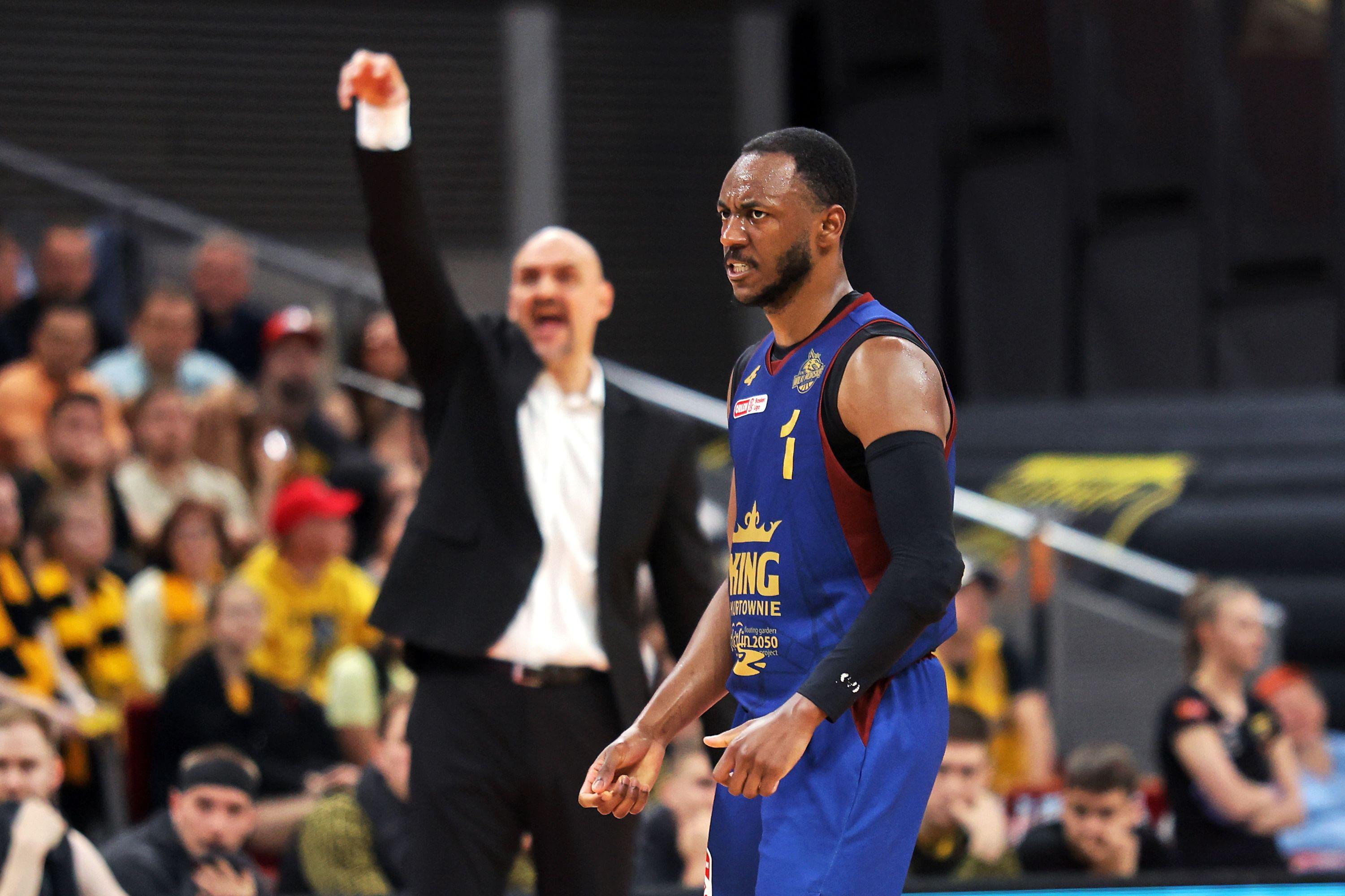 Avery Woodson: Wielu mówiło, że jestem za słaby